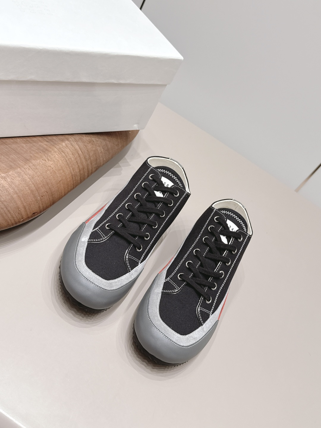 Maison Margiela Classic Luxury Leather Shoe Loafer Ref