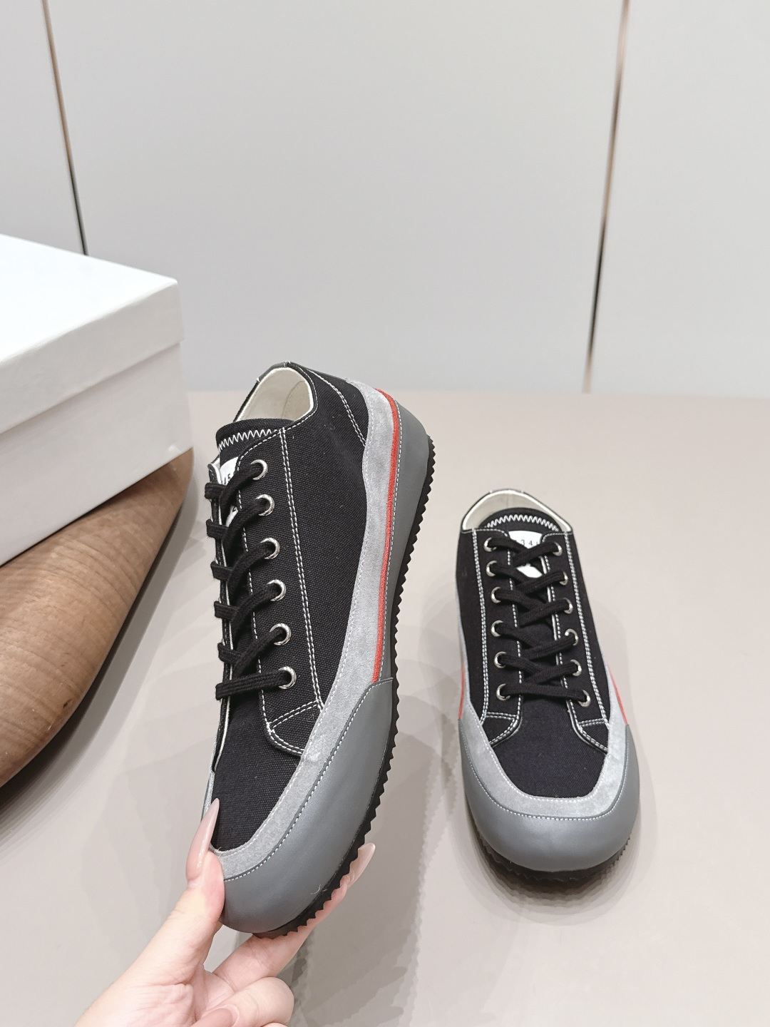 Maison Margiela Classic Luxury Leather Shoe Loafer Ref 4