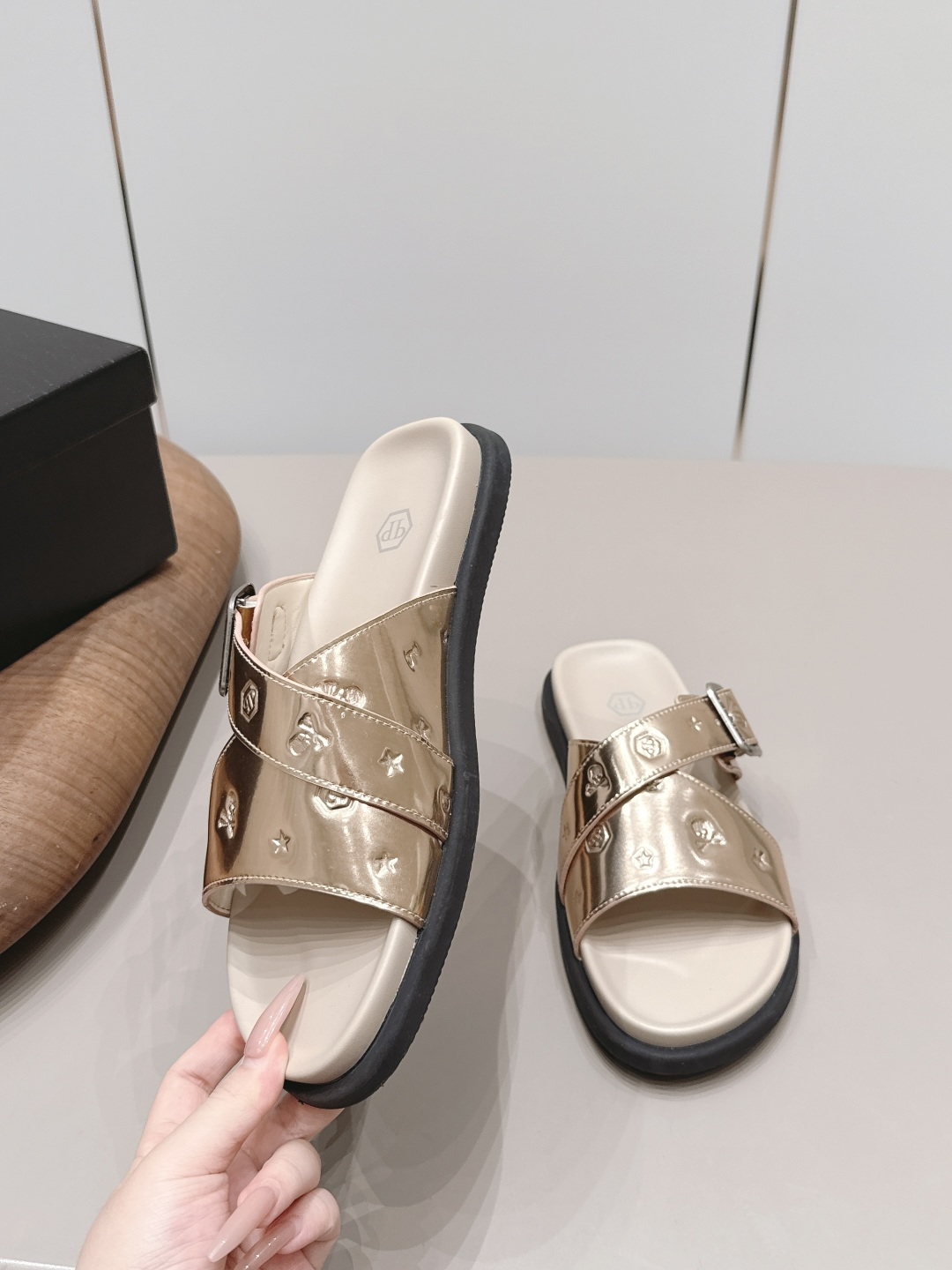 Jimmy Choo Classic Luxury Leather Shoe Loafer Ref 4