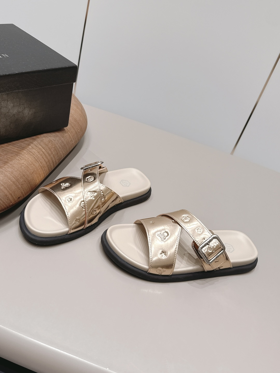 Jimmy Choo Classic Luxury Leather Shoe Loafer Ref 2