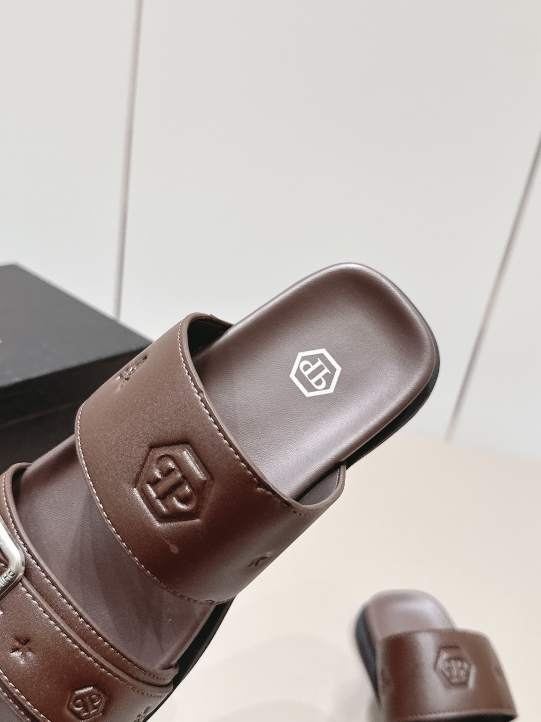 Miu Miu Classic Luxury Leather Shoe Loafer Ref 7