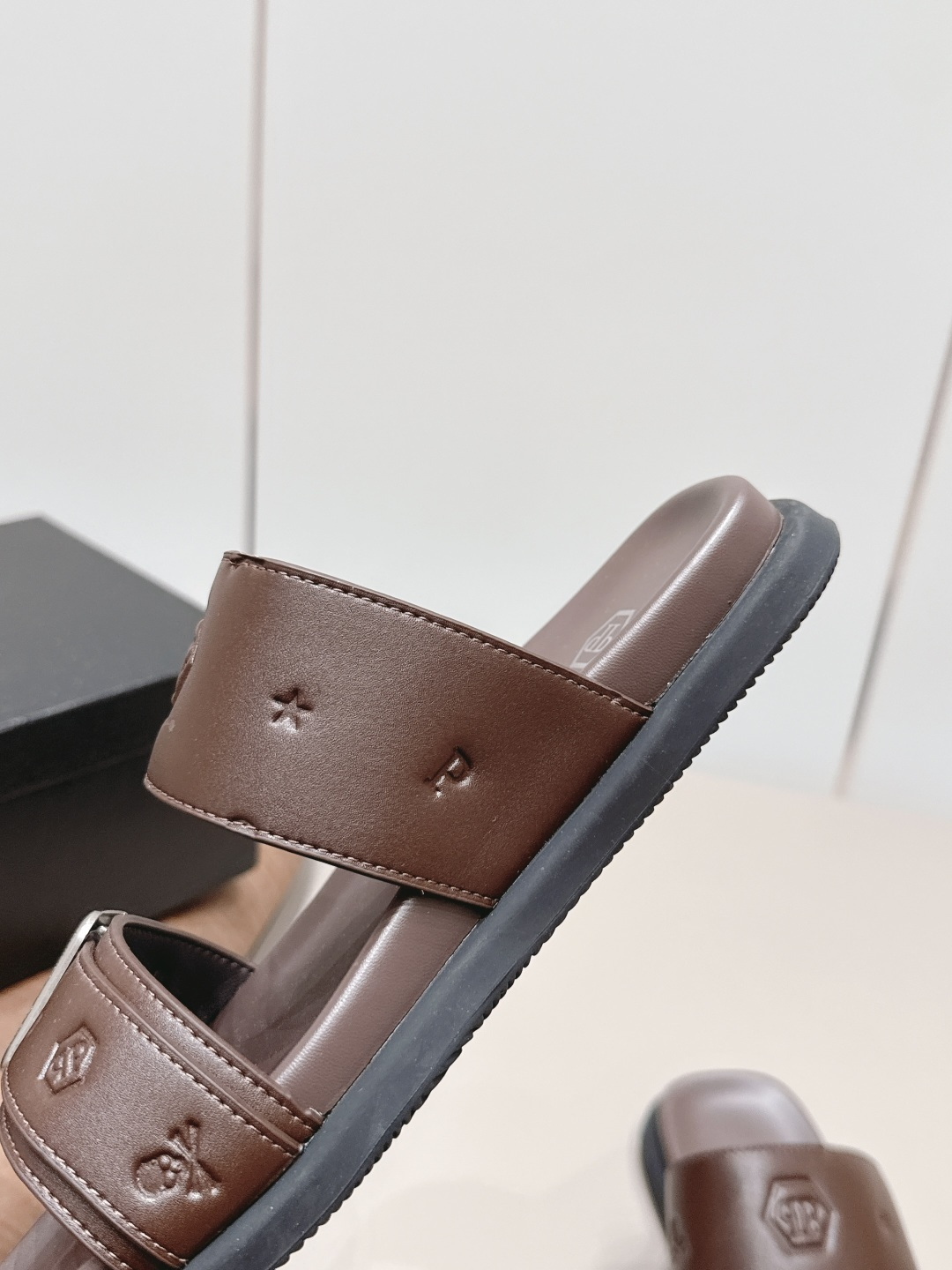 Miu Miu Classic Luxury Leather Shoe Loafer Ref 8