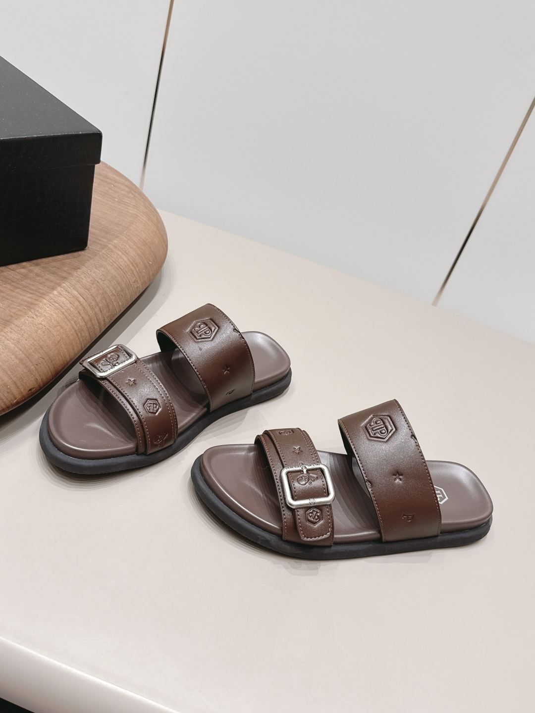 Miu Miu Classic Luxury Leather Shoe Loafer Ref 2