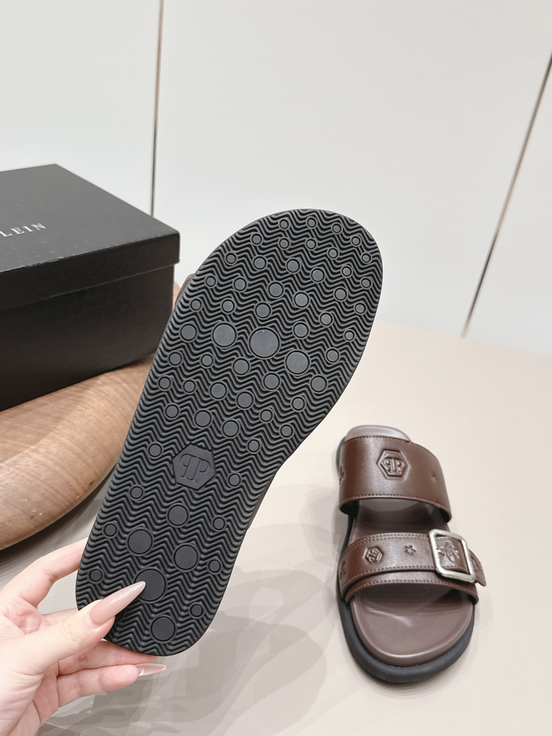 Miu Miu Classic Luxury Leather Shoe Loafer Ref 9