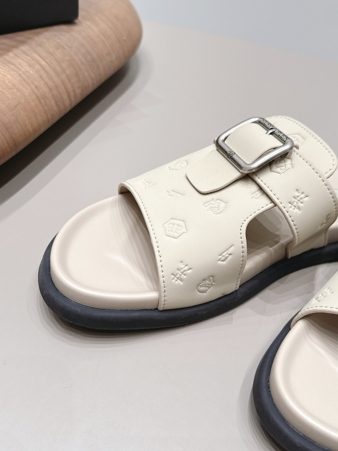Manolo Blahnik Classic Luxury Leather Shoe Loafer Ref 6