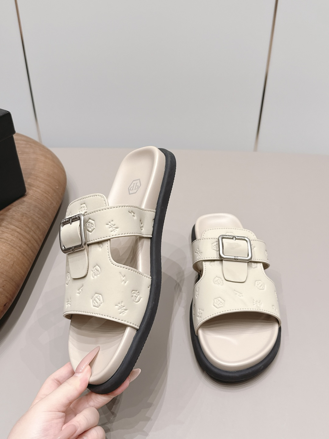 Manolo Blahnik Classic Luxury Leather Shoe Loafer Ref 4