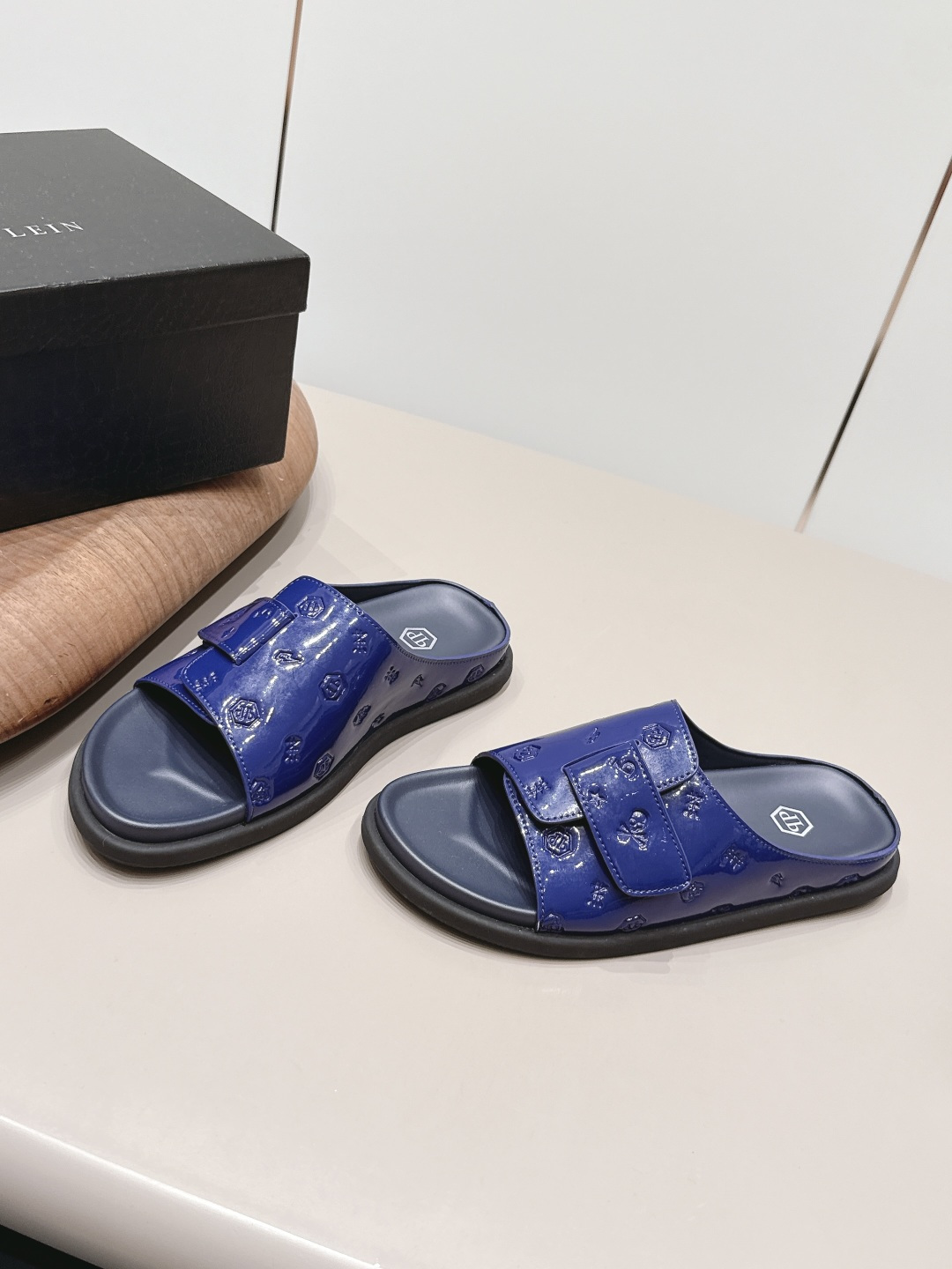 Fendi Classic Luxury Leather Shoe Loafer Ref 2
