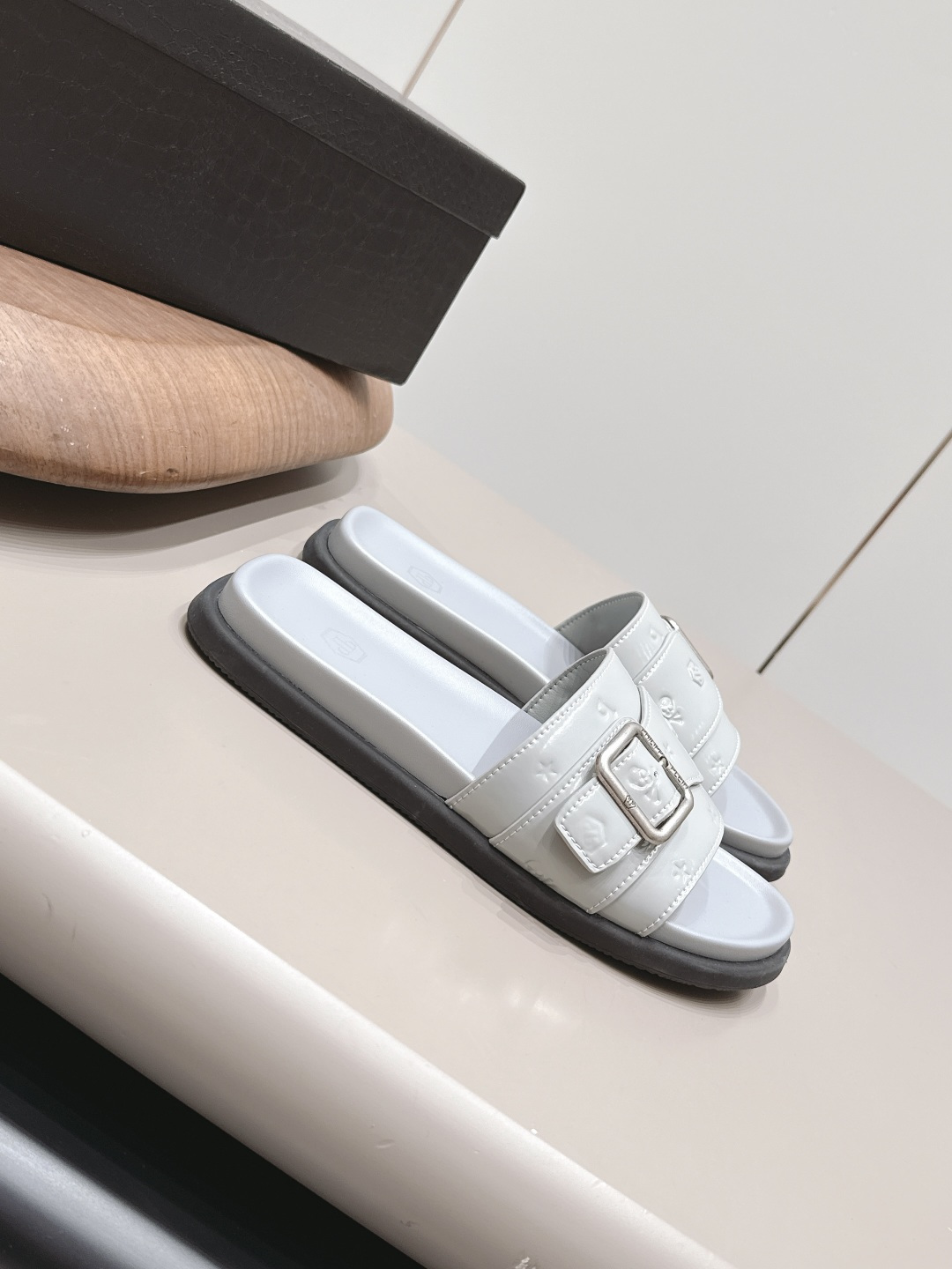 Roger Vivier Classic Luxury Leather Shoe Loafer Ref.2614BBD3 3