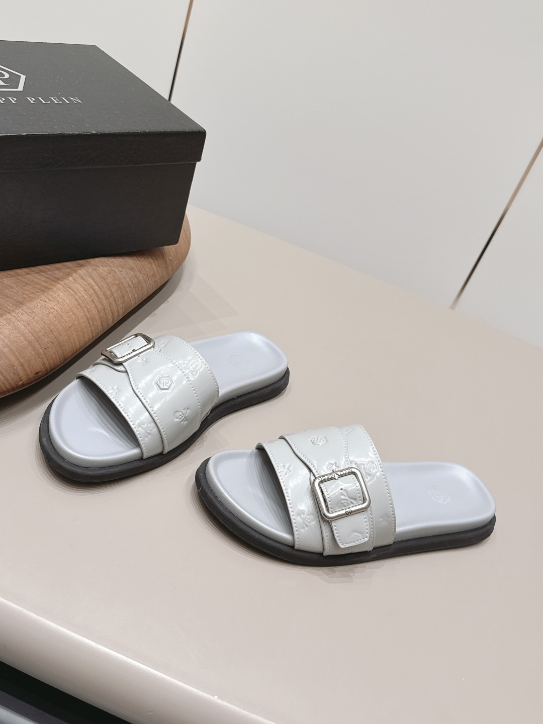 Roger Vivier Classic Luxury Leather Shoe Loafer Ref.2614BBD3 2