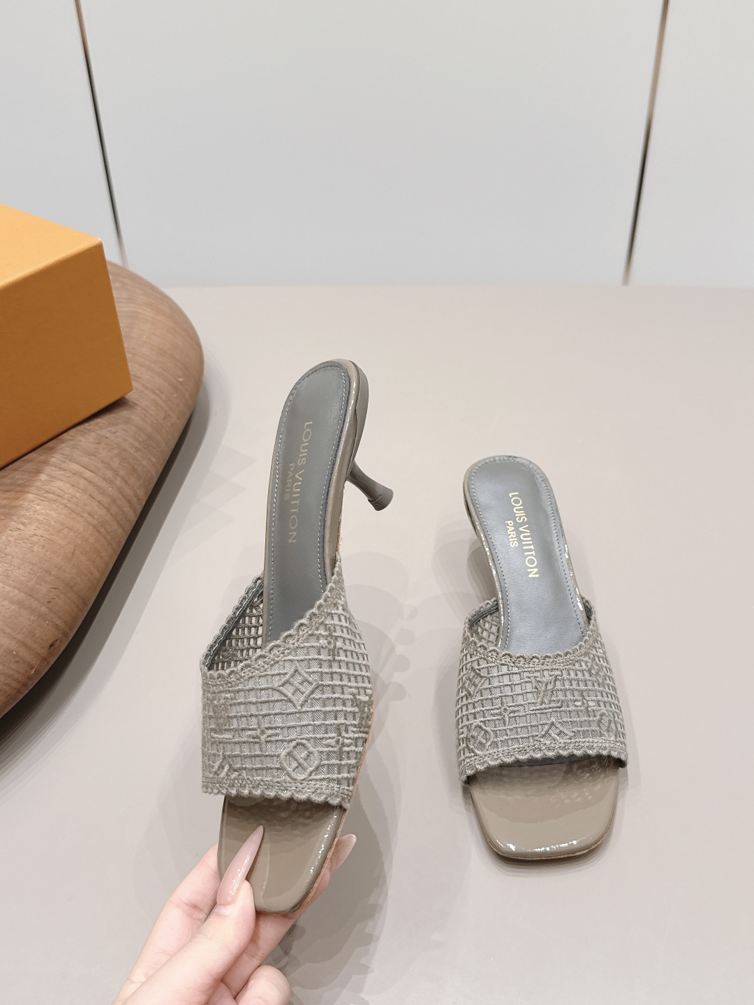 Miu Miu Classic Luxury Leather Shoe Loafer Ref 4