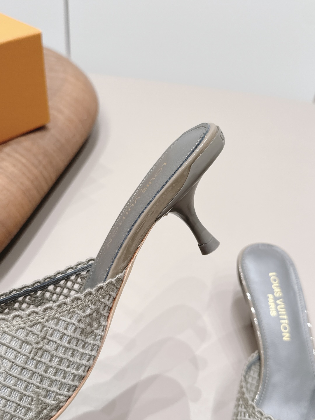 Miu Miu Classic Luxury Leather Shoe Loafer Ref 8