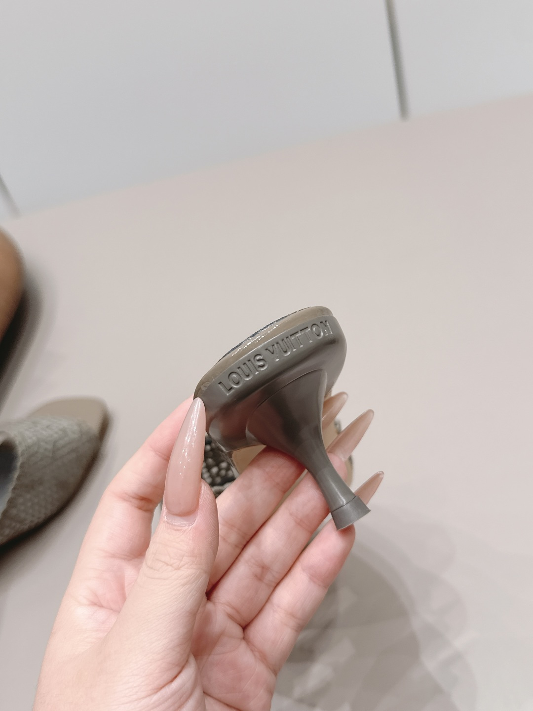 Miu Miu Classic Luxury Leather Shoe Loafer Ref 9