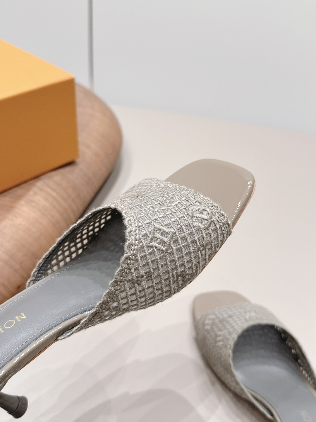 Miu Miu Classic Luxury Leather Shoe Loafer Ref 6