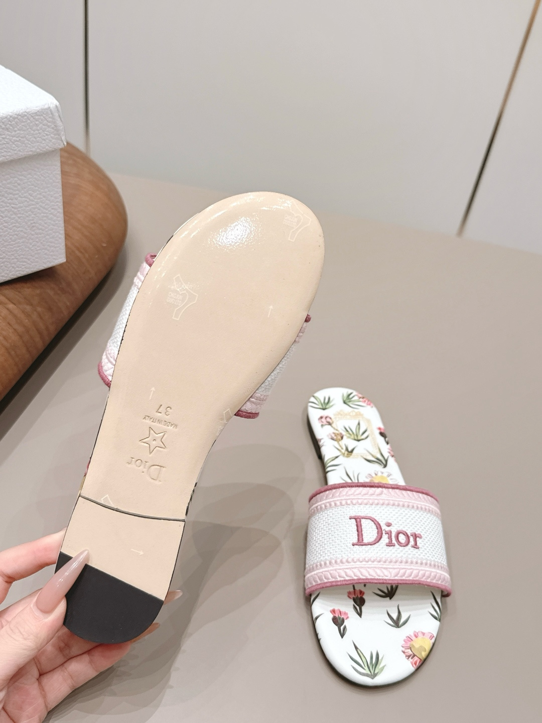 Dior迪奥26vs春夏新款时装凉鞋系列 9