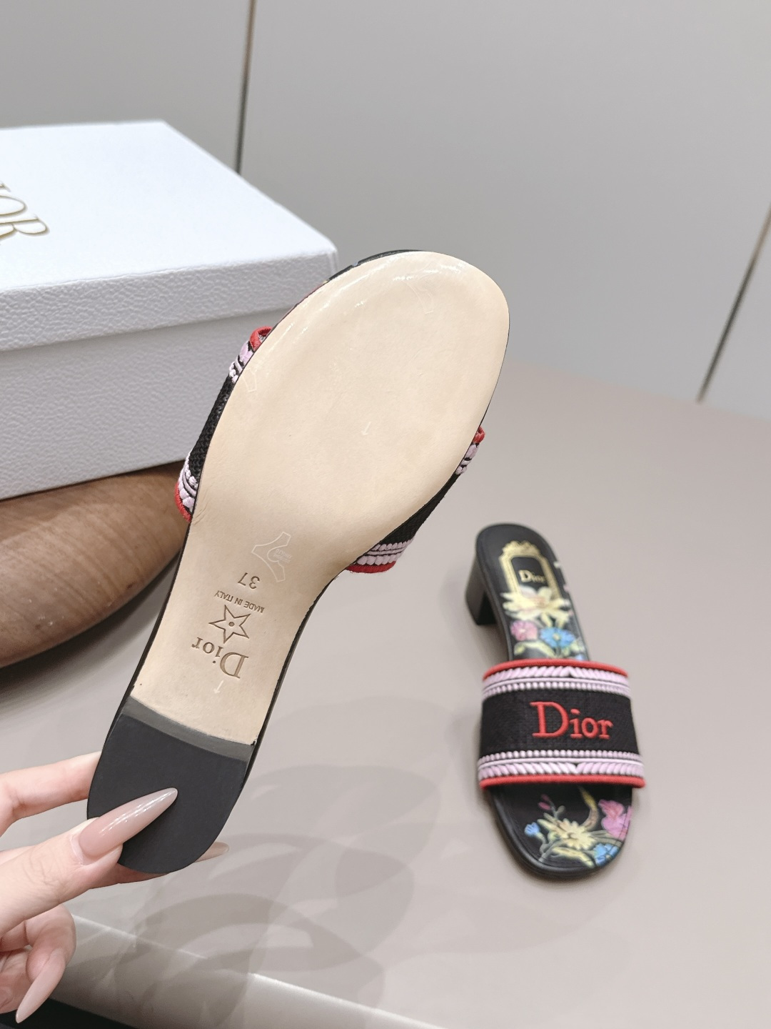 Dior迪奥26vs春夏新款时装凉鞋系列 9