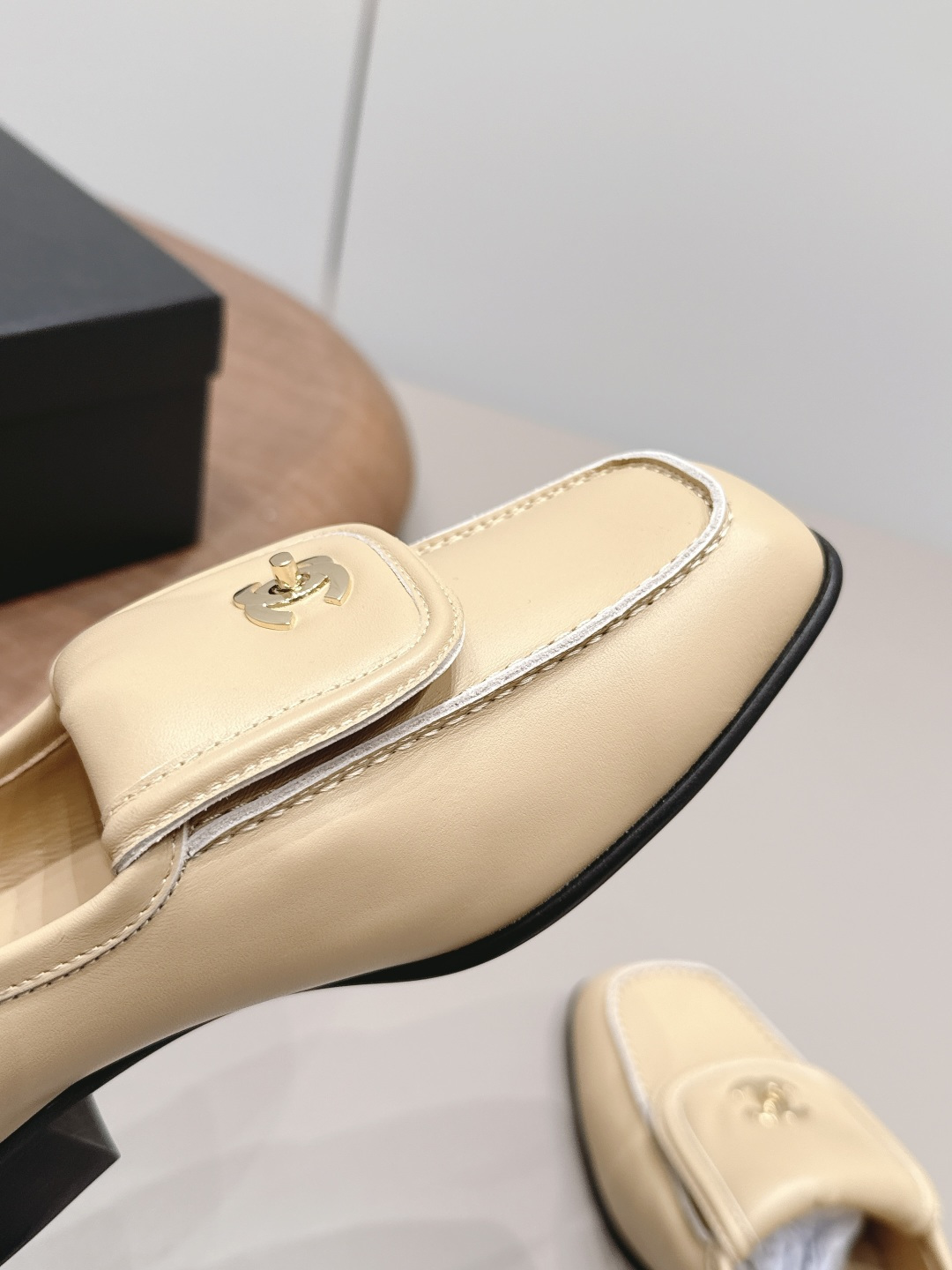 Chanel Classic Luxury Leather Shoe Loafer Ref 6