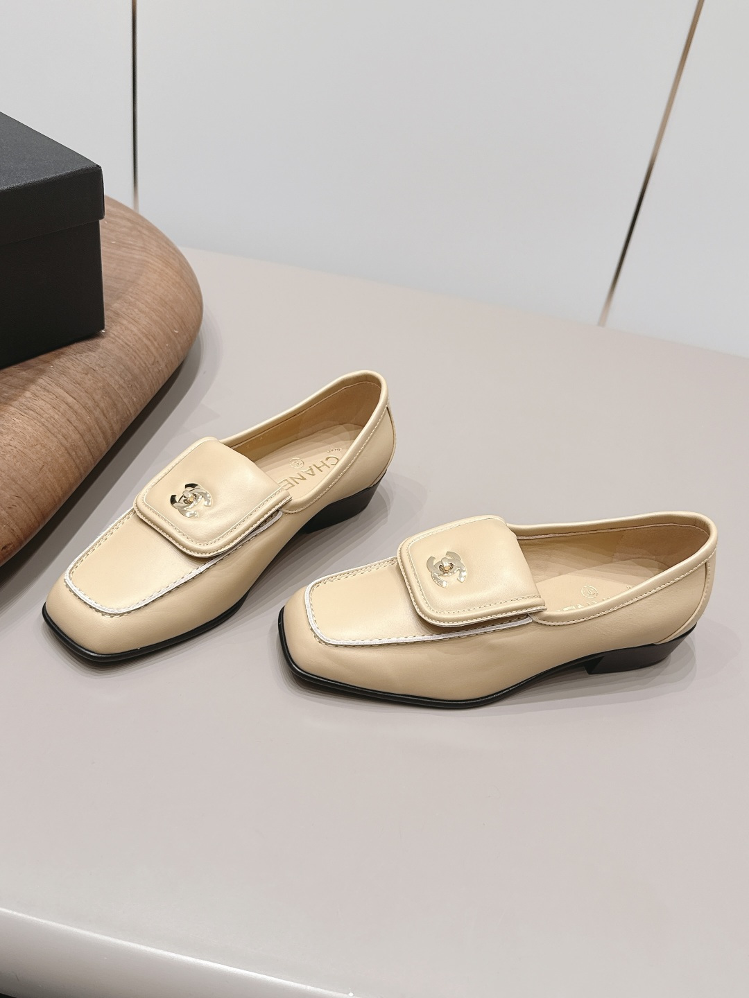 Chanel Classic Luxury Leather Shoe Loafer Ref 2