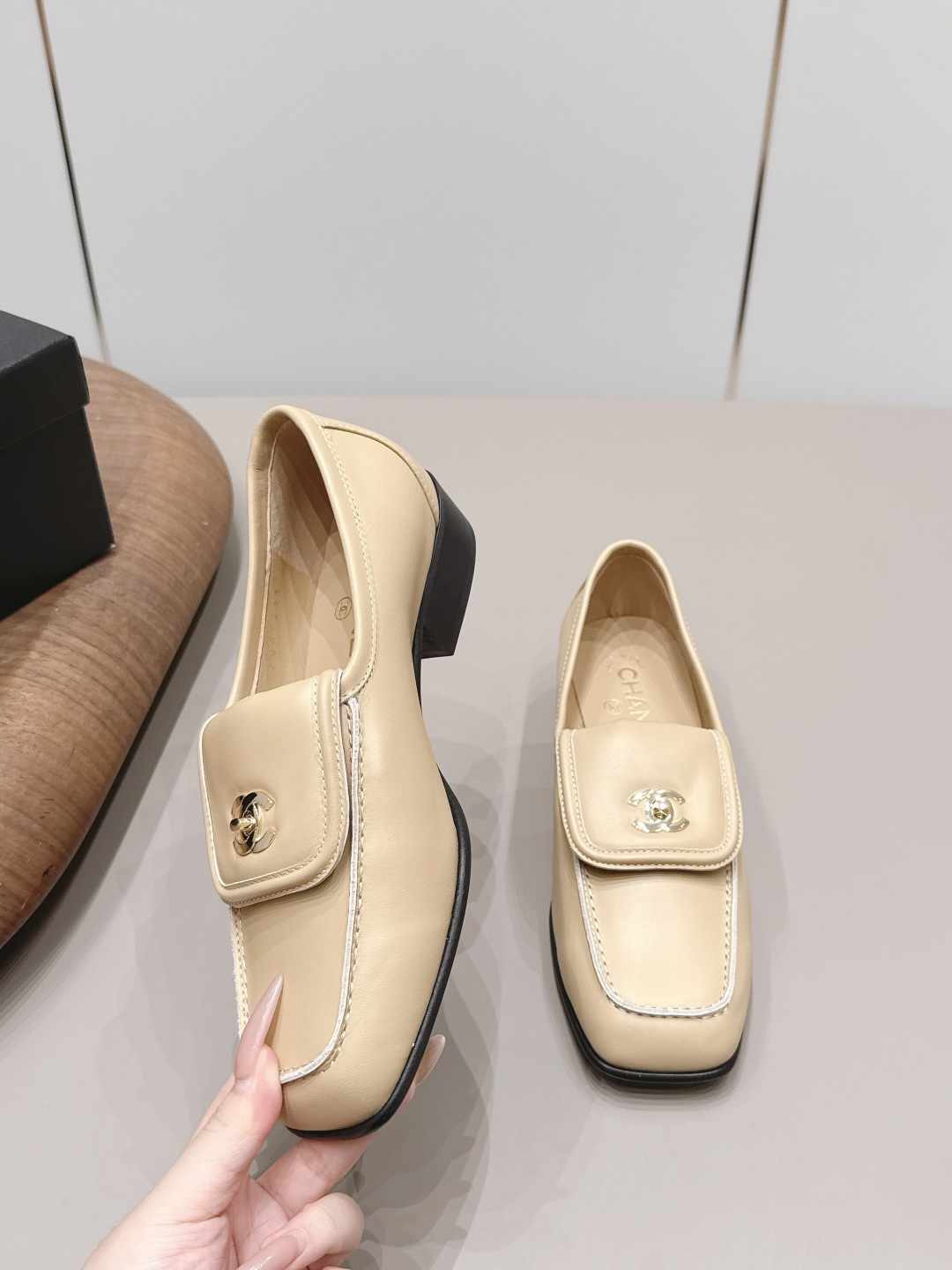 Chanel Classic Luxury Leather Shoe Loafer Ref 4