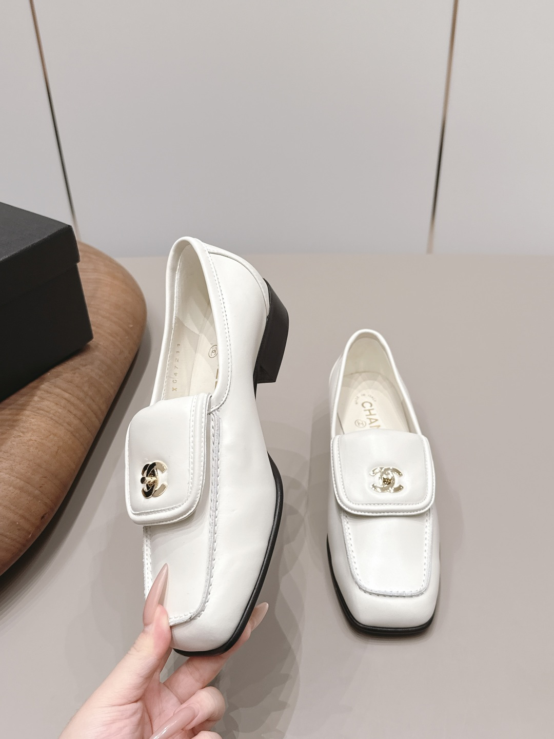 Chanel Classic Luxury Leather Shoe Loafer Ref 4