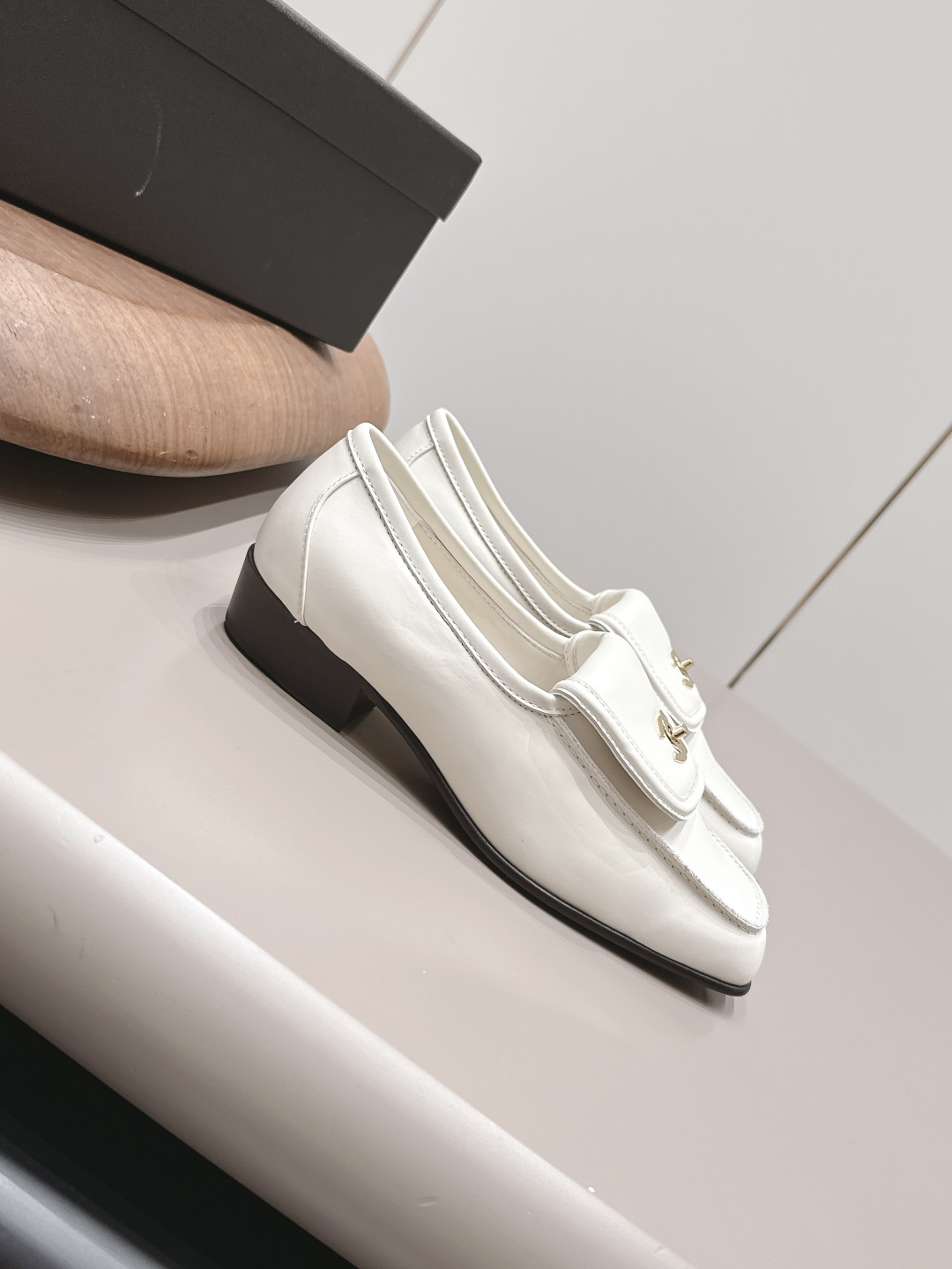 Chanel Classic Luxury Leather Shoe Loafer Ref 3