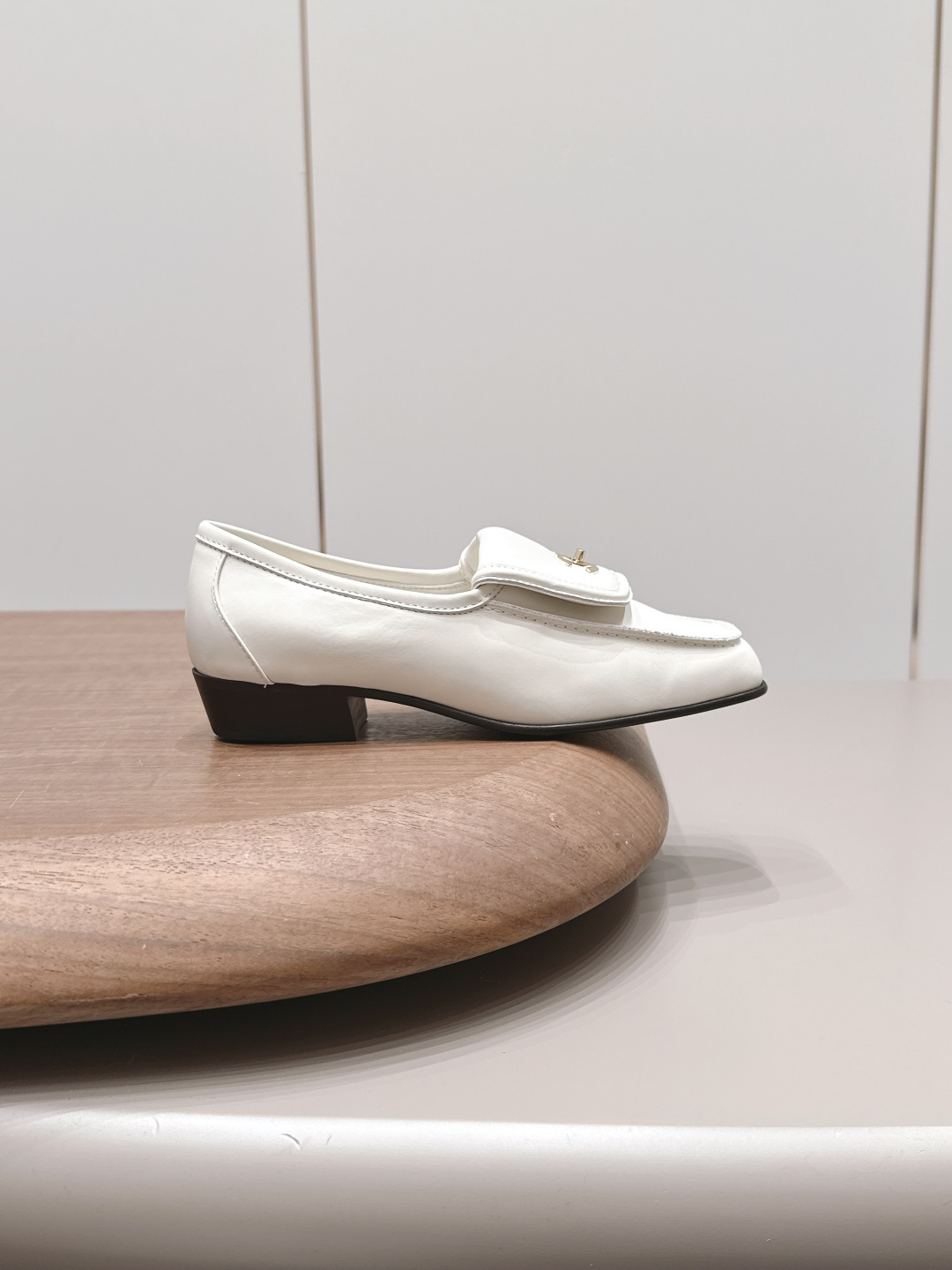 Chanel Classic Luxury Leather Shoe Loafer Ref 5