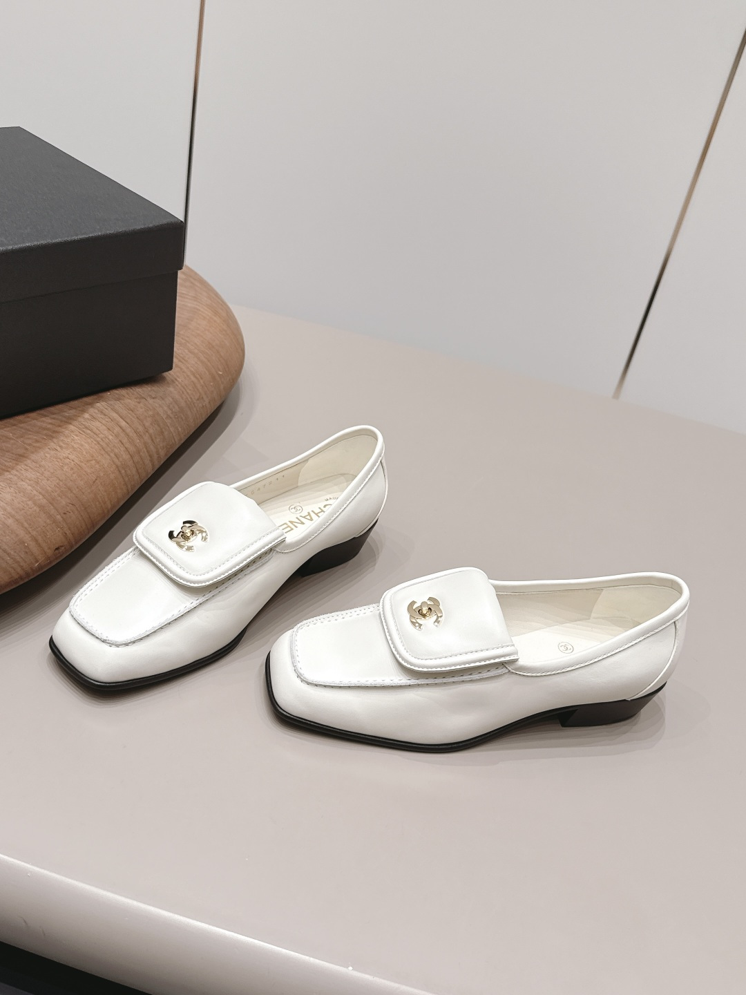 Chanel Classic Luxury Leather Shoe Loafer Ref 2