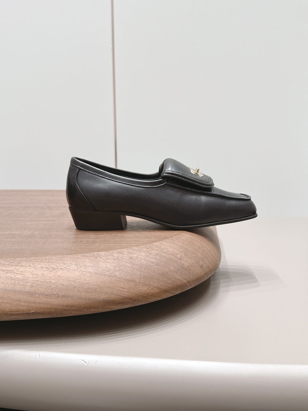 Chanel Classic Luxury Leather Shoe Loafer Ref.65190075 5