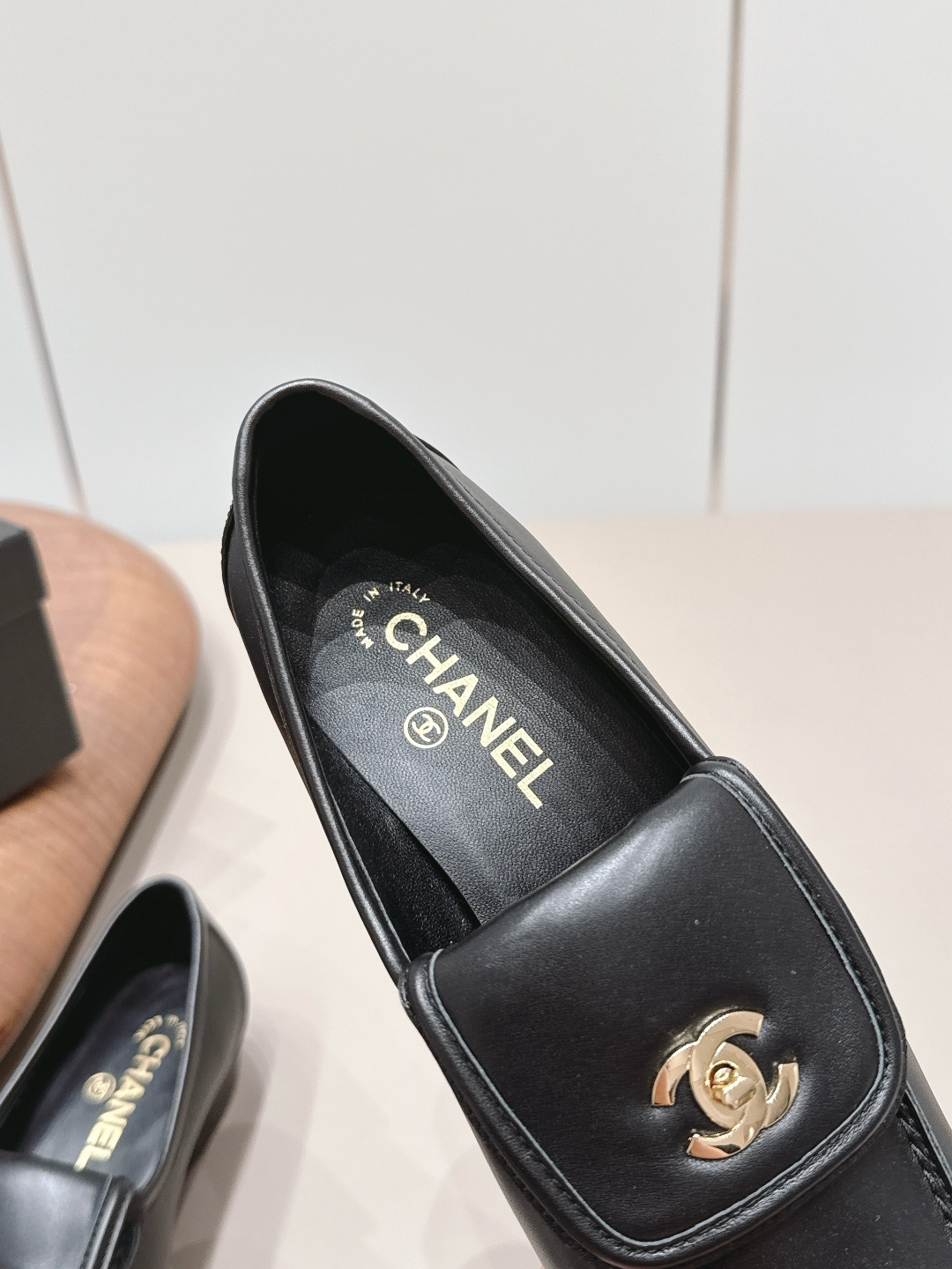 Chanel Classic Luxury Leather Shoe Loafer Ref.65190075 7