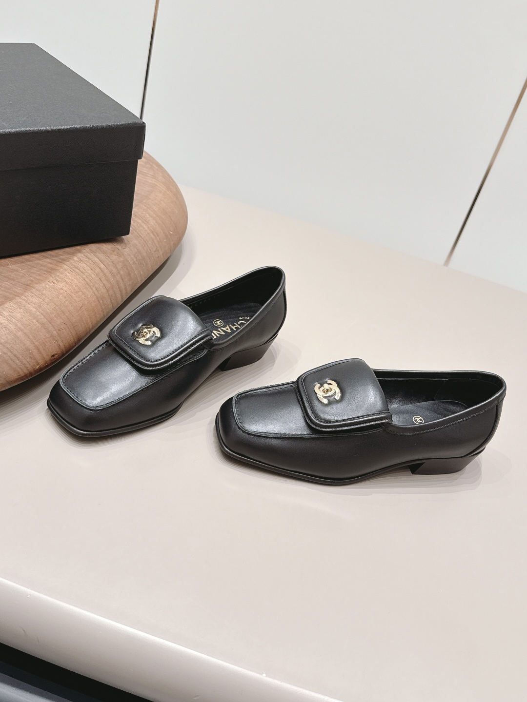 Chanel Classic Luxury Leather Shoe Loafer Ref.65190075 2