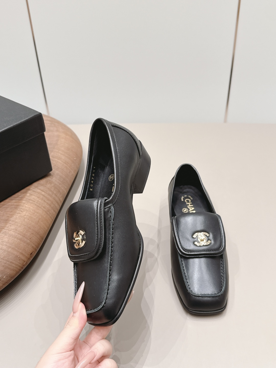 Chanel Classic Luxury Leather Shoe Loafer Ref.65190075 4