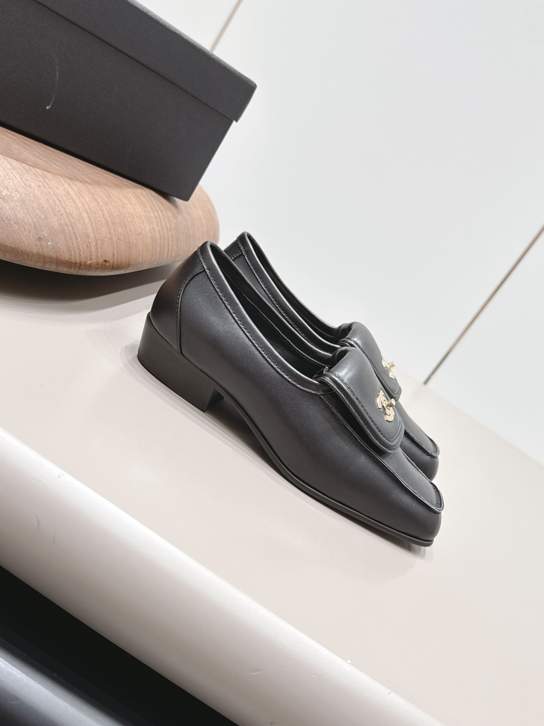 Chanel Classic Luxury Leather Shoe Loafer Ref.65190075 3