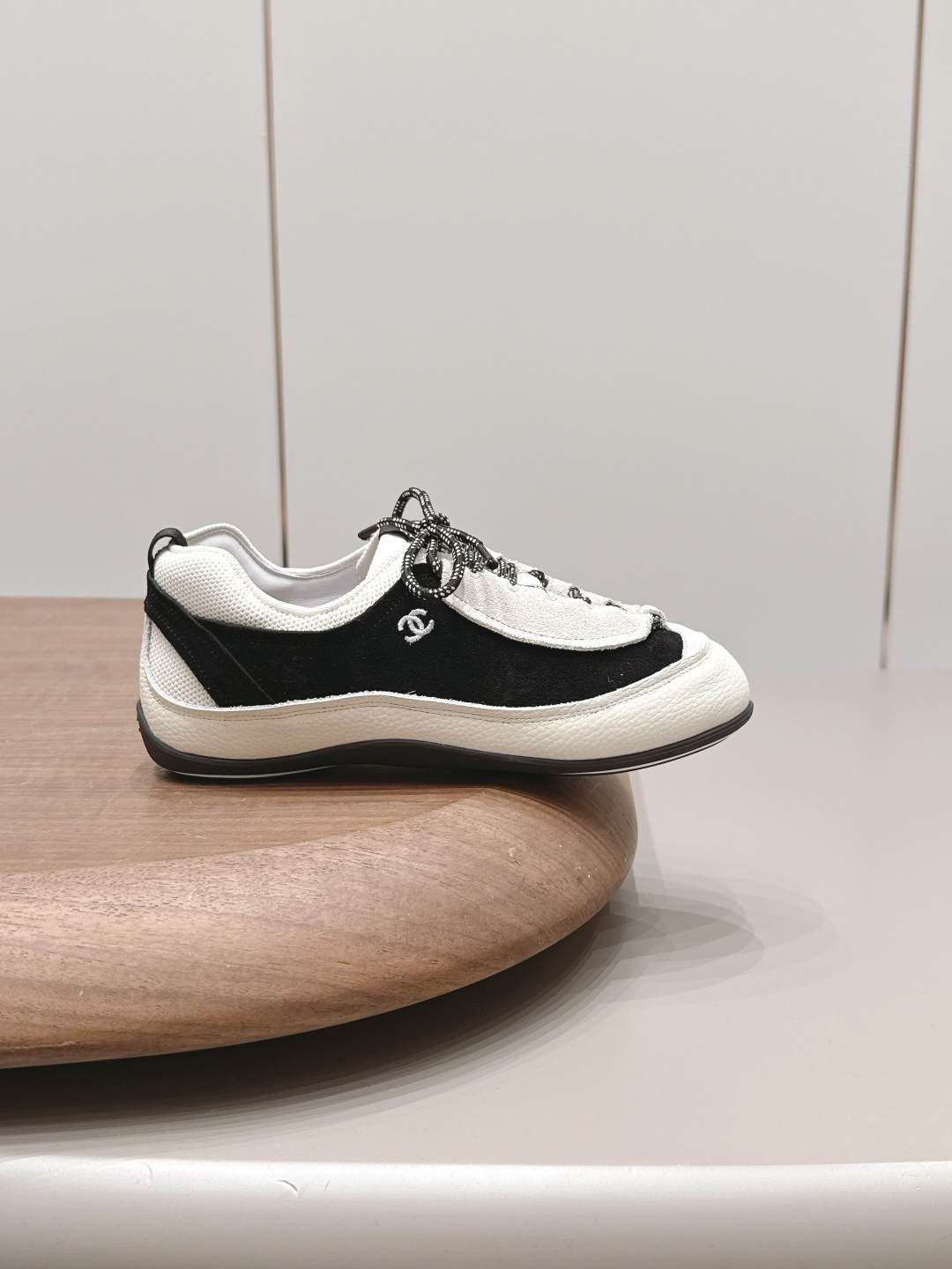 Chanel Classic Luxury Leather Shoe Loafer Ref 5