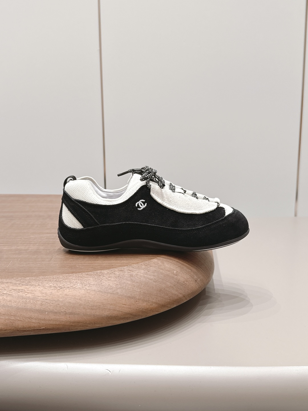 Chanel Classic Luxury Leather Shoe Loafer Ref 5