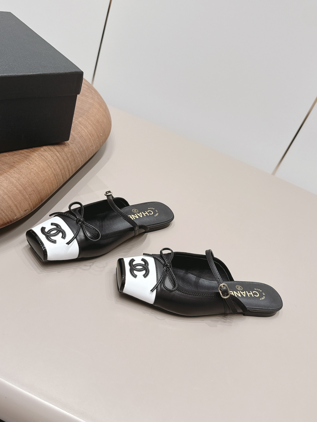 Chanel Classic Luxury Leather Shoe Loafer Ref 2