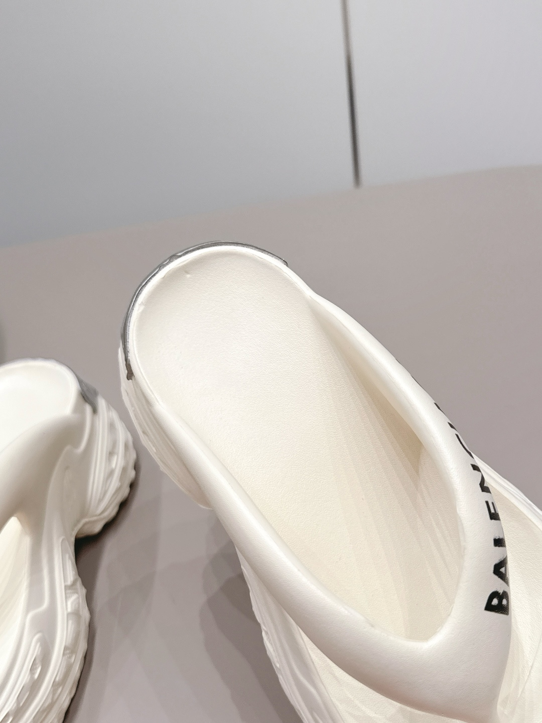 BalenciagaBalenciaga26vs 6