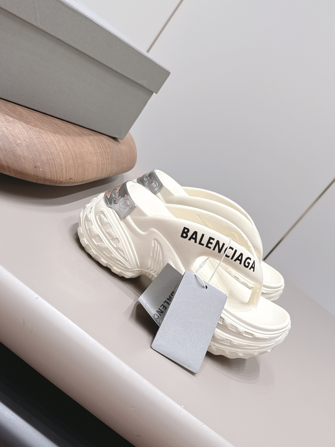 BalenciagaBalenciaga26vs 3