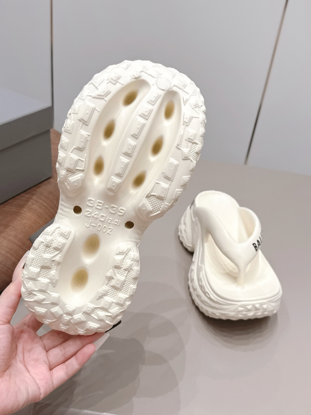 BalenciagaBalenciaga26vs 9