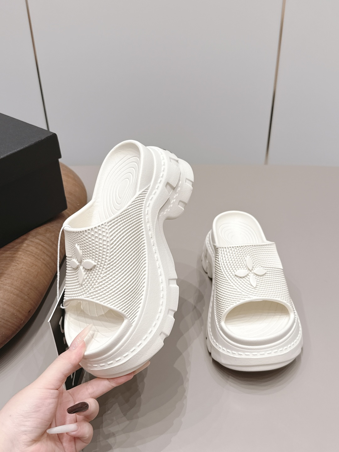 路易威登 Louis Vuitton 经典高奢皮鞋鞋履高跟鞋 #A5732B5B 4