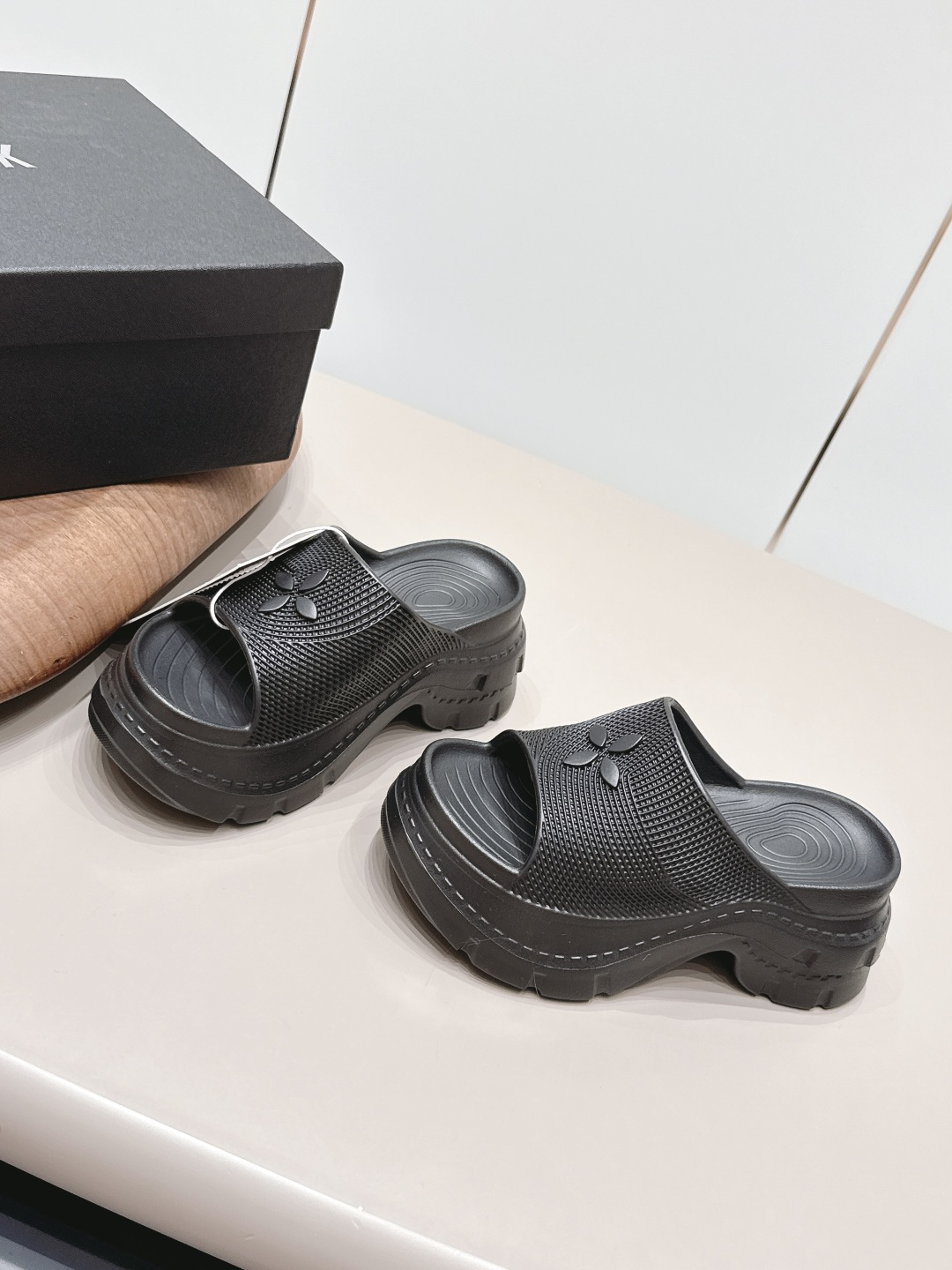 Gucci Classic Luxury Leather Shoe Loafer Ref.8747ED0F 3