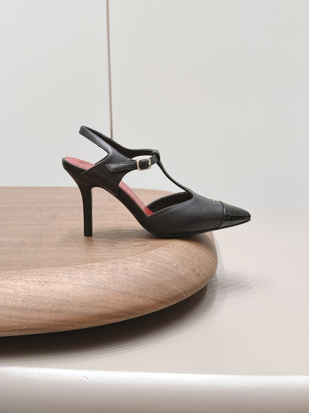 Chanel Classic Luxury Leather Shoe Loafer Ref 5