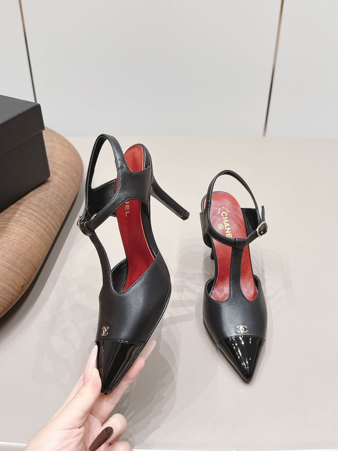 Chanel Classic Luxury Leather Shoe Loafer Ref 4