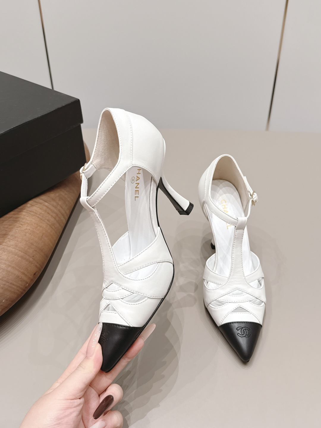 Chanel Classic Luxury Leather Shoe Loafer Ref 4