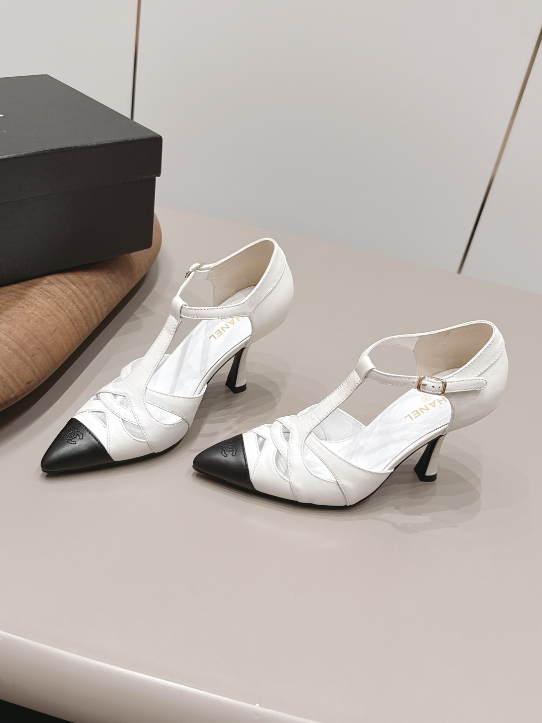 Chanel Classic Luxury Leather Shoe Loafer Ref 2