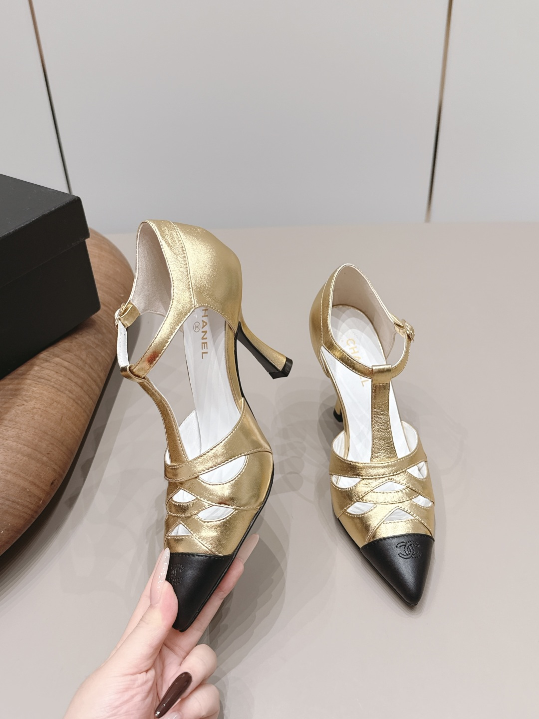 Chanel Classic Luxury Leather Shoe Loafer Ref 4