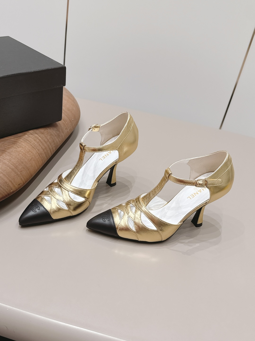 Chanel Classic Luxury Leather Shoe Loafer Ref 2