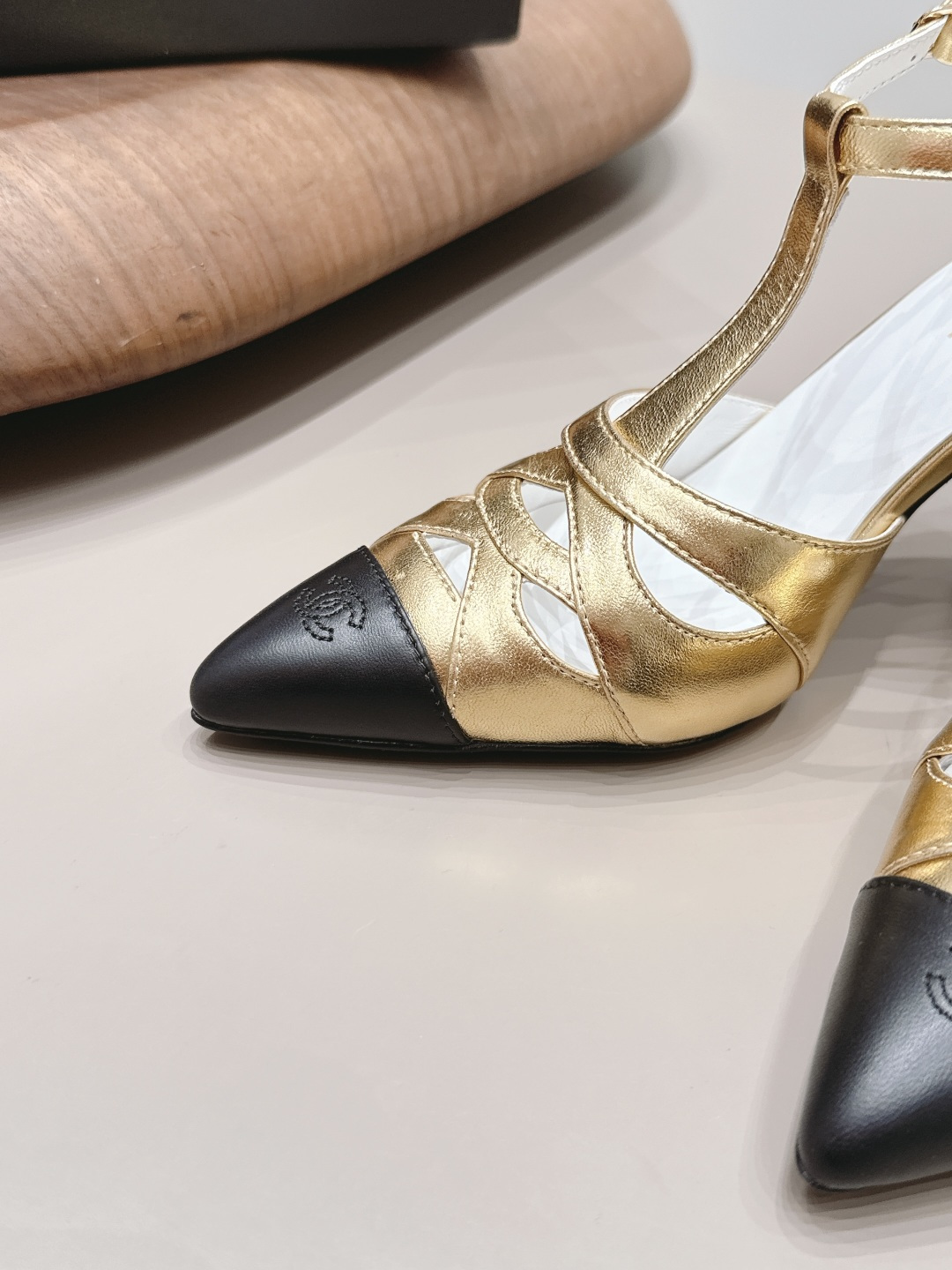 Chanel Classic Luxury Leather Shoe Loafer Ref 6