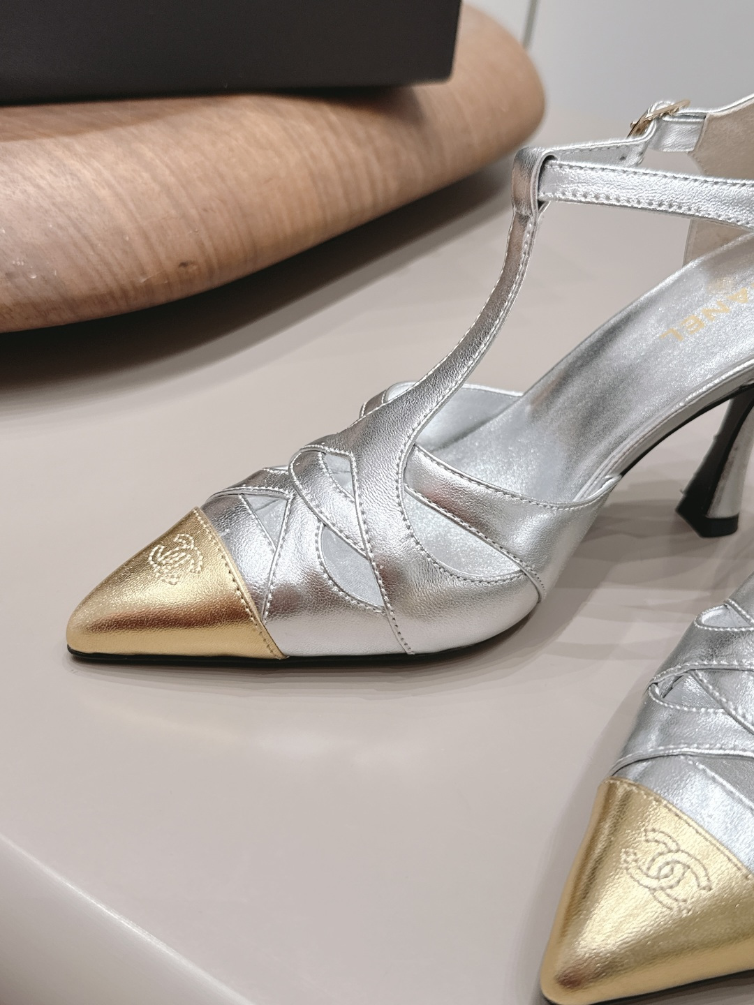 Chanel Classic Luxury Leather Shoe Loafer Ref 6