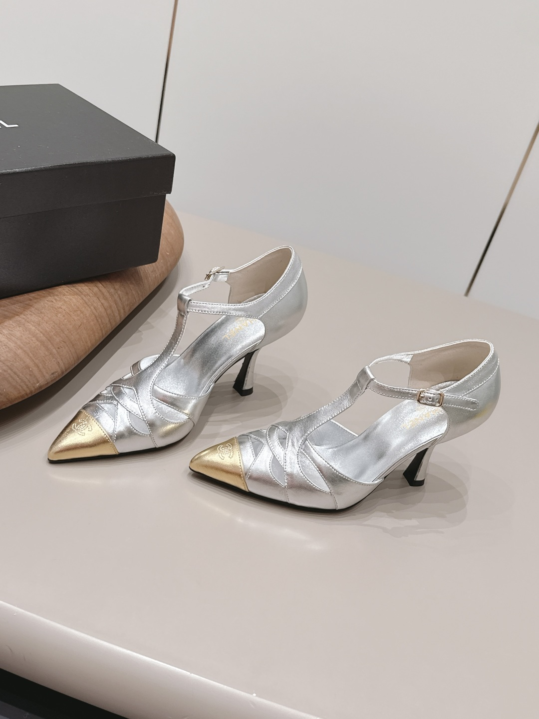Chanel Classic Luxury Leather Shoe Loafer Ref 2