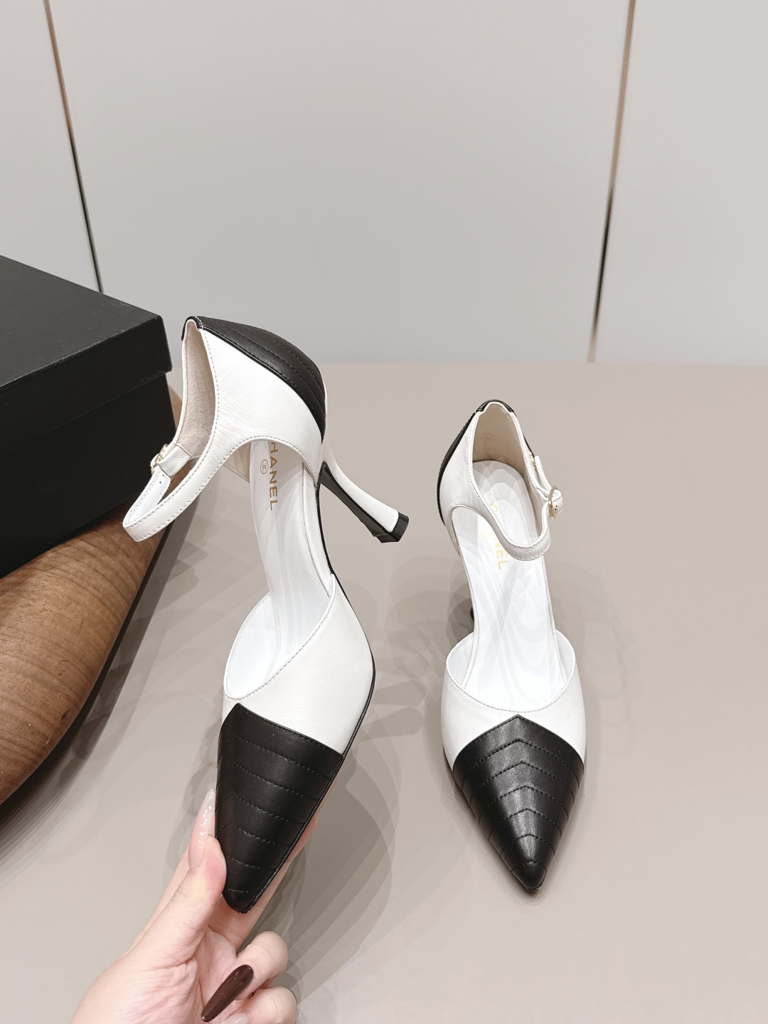 Chanel Classic Luxury Leather Shoe Loafer Ref 4