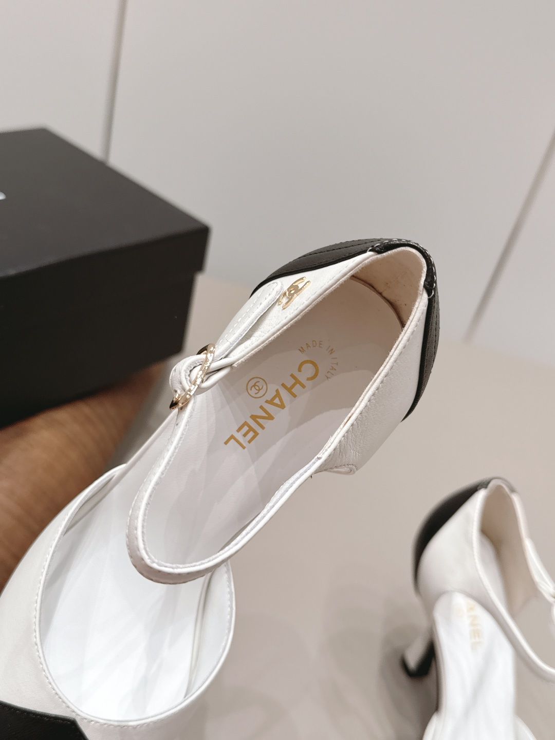 Chanel Classic Luxury Leather Shoe Loafer Ref 8